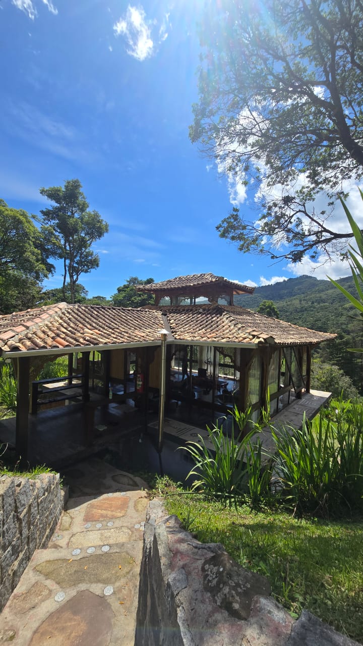 Jardins e mata do Seva Retiros em Campos do Jordão